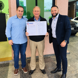 Entrega de Certificado na Concessionária