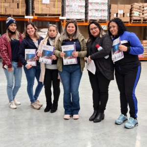 Equipe em Armazém Industrial